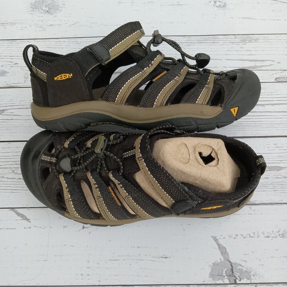 KEEN Newport H2 Hiking Camping Waterproof Outdoors Shoes Size Male 5 Women 6.5‎